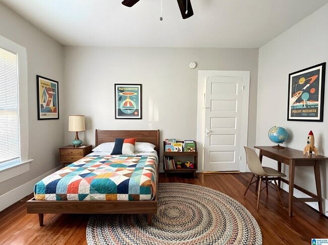 Building Photo - 525 53rd St Ens