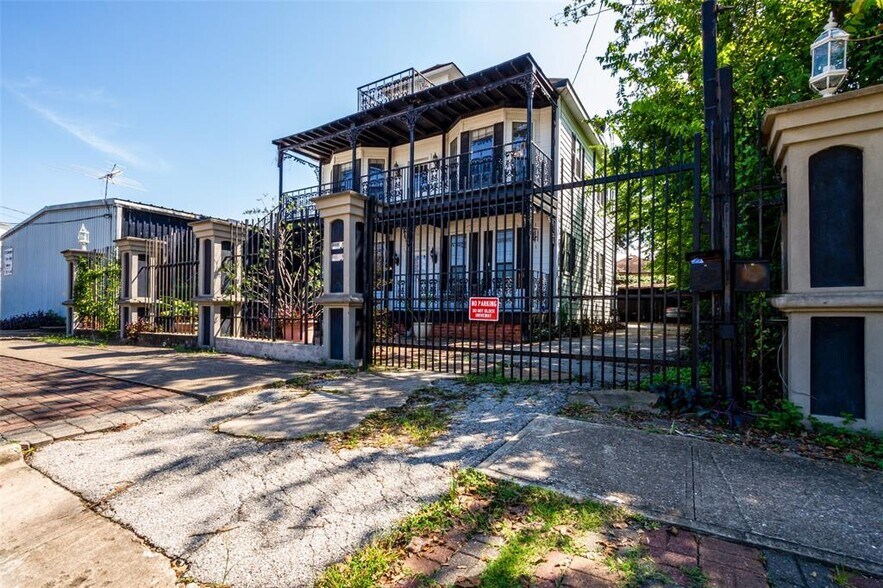 Building Photo - 2505 Austin St