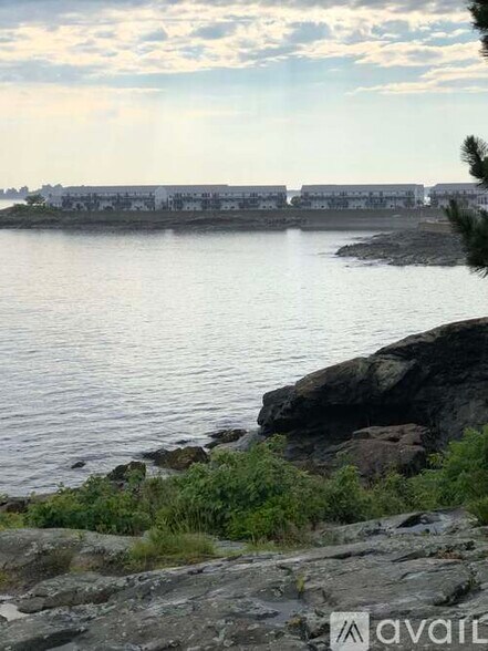 Building Photo - 60 Irving Way