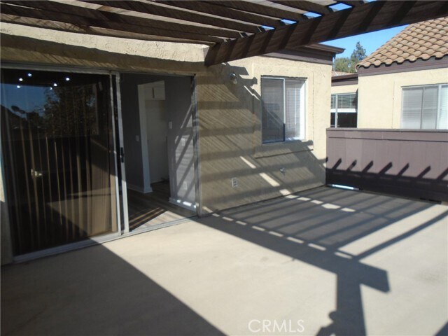 Building Photo - 9361 Shadowood Dr