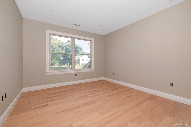 Building Photo - 58 Marion Dr