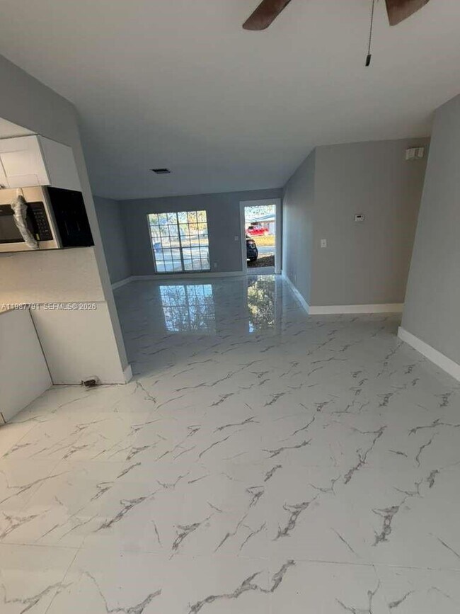 Building Photo - 4030 School Cir