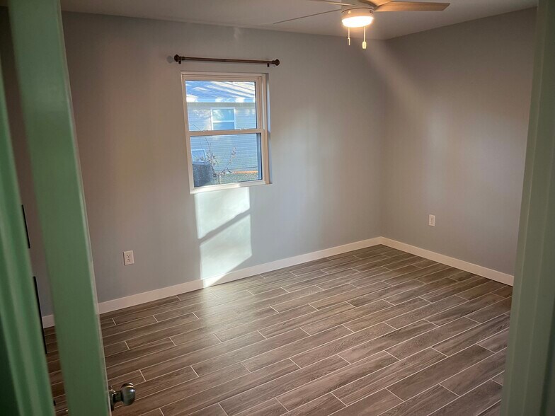 Building Photo - 100 Pecan Park Dr