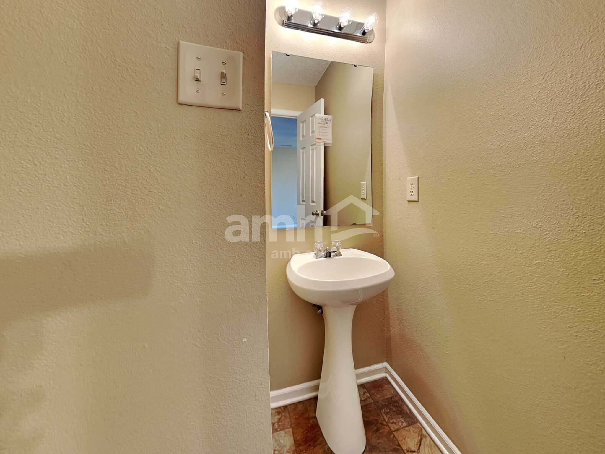 Building Photo - 2092 Fullwood Dr