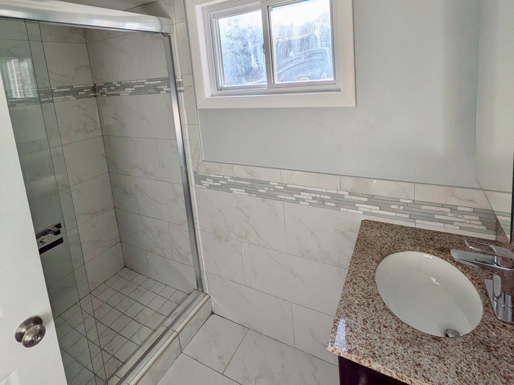 Building Photo - 9204 Davidson St