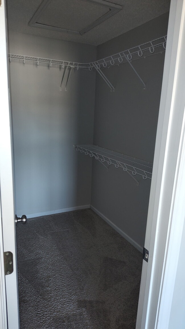 Building Photo - 2601 Riverridge Ct