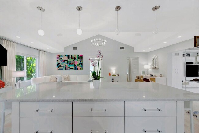 Building Photo - 3002 Pass a Grille Way