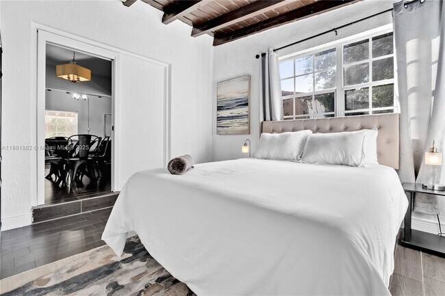 Building Photo - 2315 SW 17th St