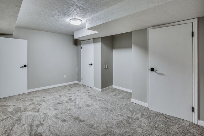 Building Photo - 7071 Izard St