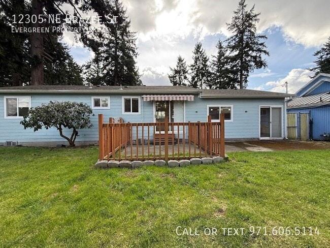 Building Photo - 12305 NE Brazee St