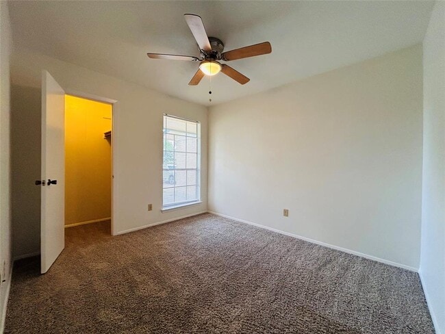 Building Photo - 12913 Lamplight Village Ave