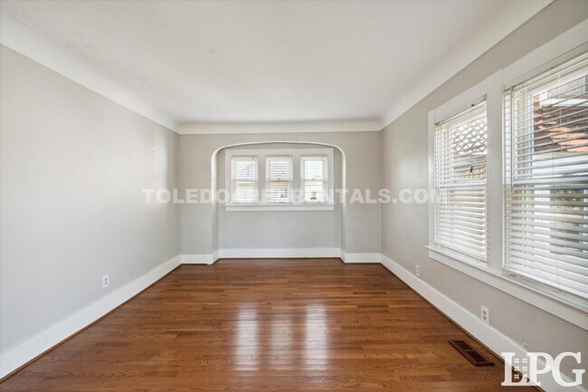 Building Photo - 4135 Upton Ave
