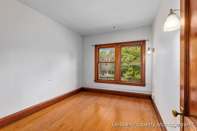 Building Photo - 301 W Dutton St
