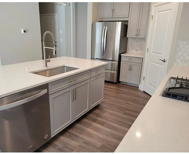 Building Photo - 357 Silver Rock Trl