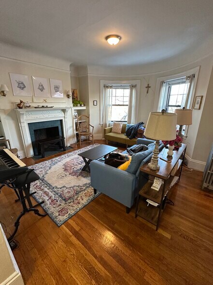 Building Photo - 54 Babcock St