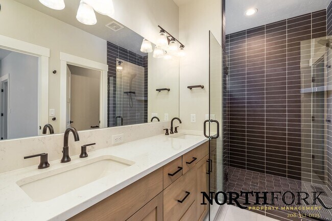 Building Photo - New Construction and Great Location - Avai...