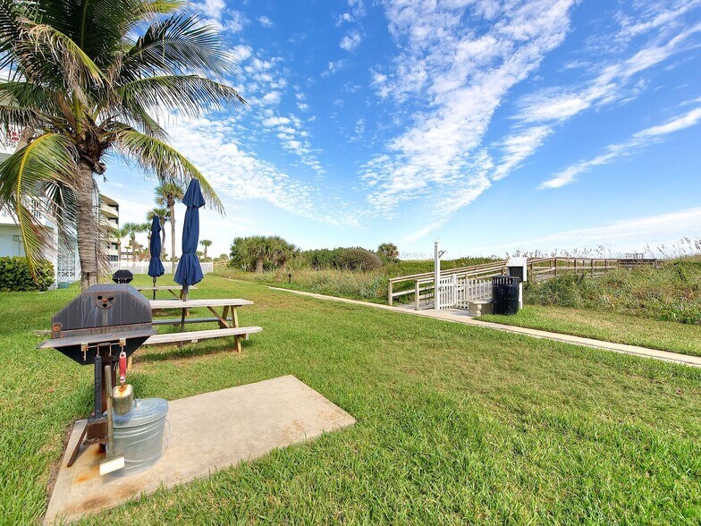 Building Photo - 4800 Ocean Beach Blvd