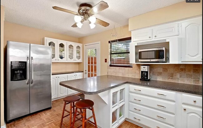 Building Photo - 1512 Woodcreek Dr