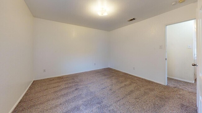 Building Photo - Stunning Fort Worth home in a sought-after neighborhood