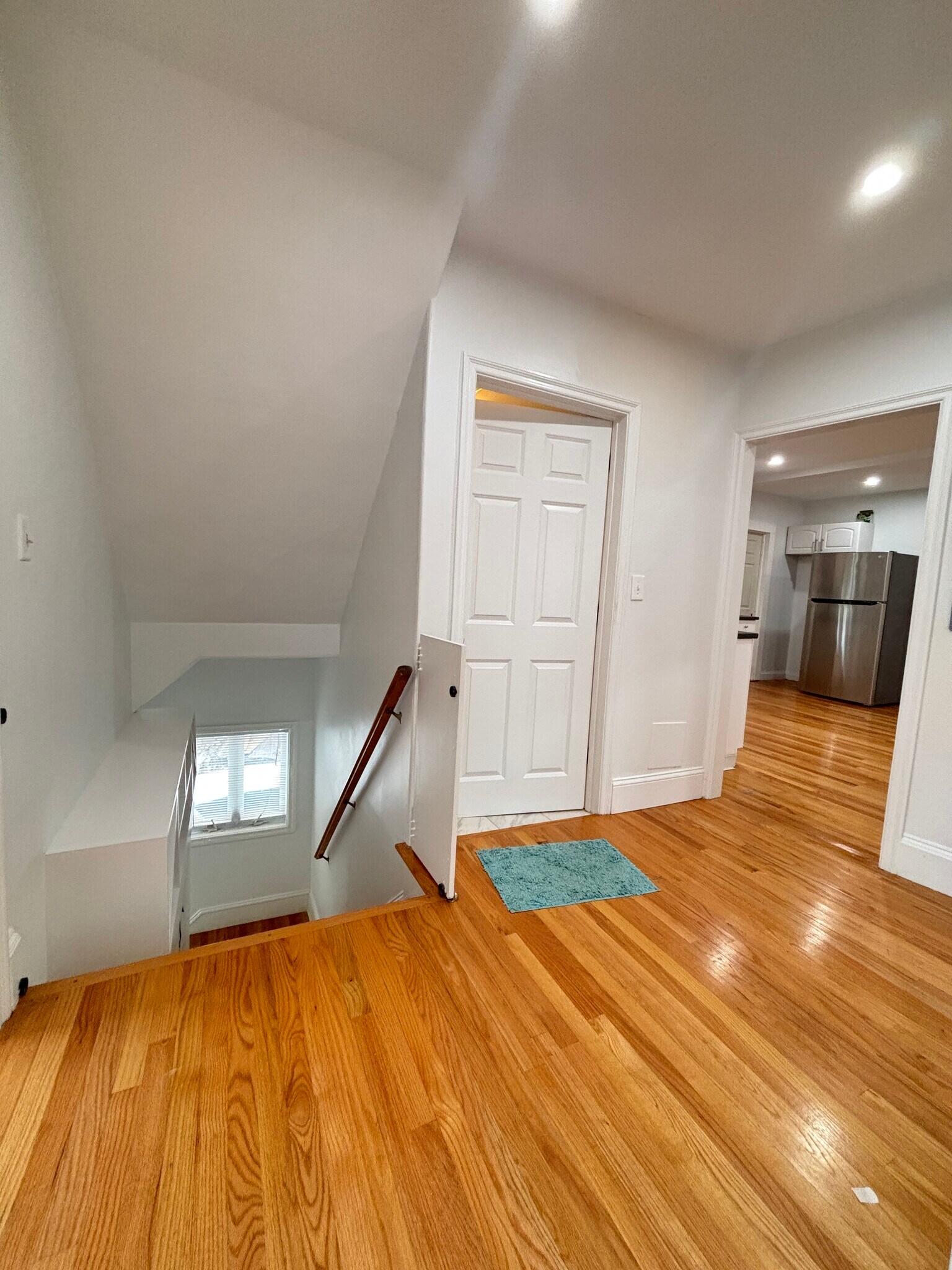 Building Photo - 554 Main St