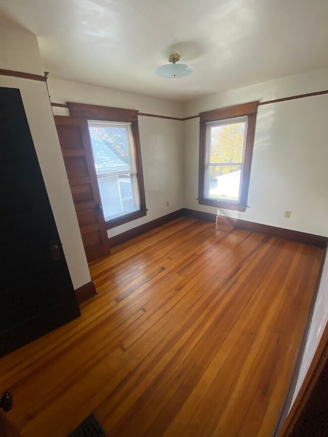 Building Photo - Charming 4-Bedroom Historic Home Near Down...