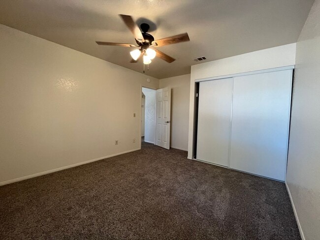Building Photo - 3 Bedroom 2 Bath home in Hesperia Availabl...