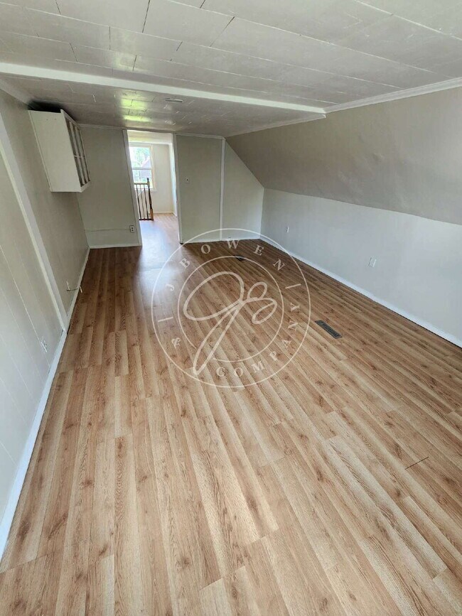 Building Photo - Adorable Updated 3 Bedroom Bungalow Near Downtown & Tony Packo's!