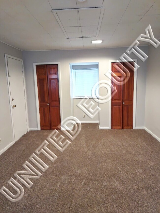 Building Photo - 4510 Hoover Ave