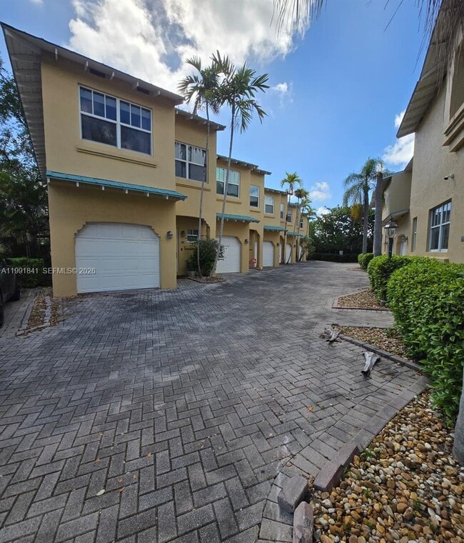 Building Photo - 806 SE 14th St