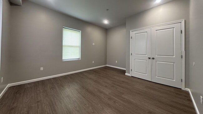 Building Photo - 275 S 56th St
