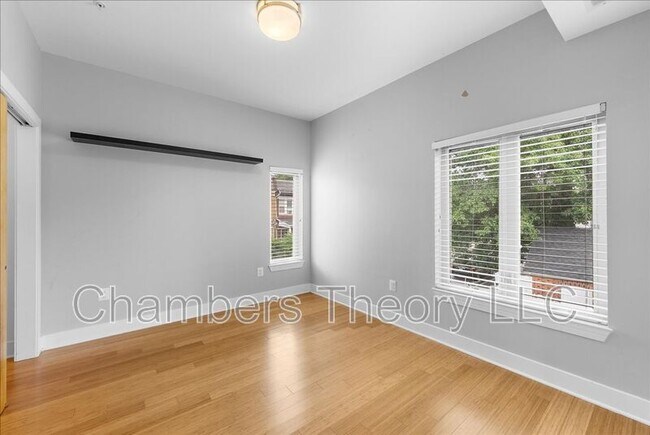 Building Photo - 471 Luray Pl NW