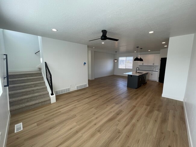 Building Photo - 954 W 350 S