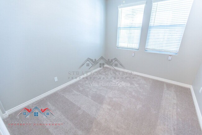 Building Photo - 15243 W Latham St