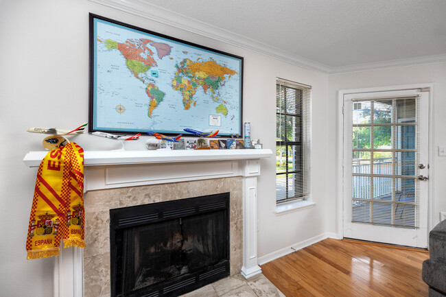 Building Photo - 1000 W Horatio St