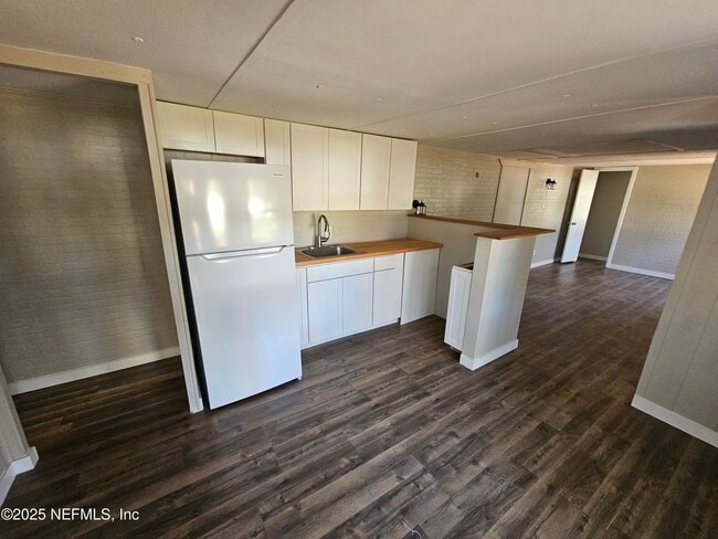 Building Photo - 7577 Sonia Dr