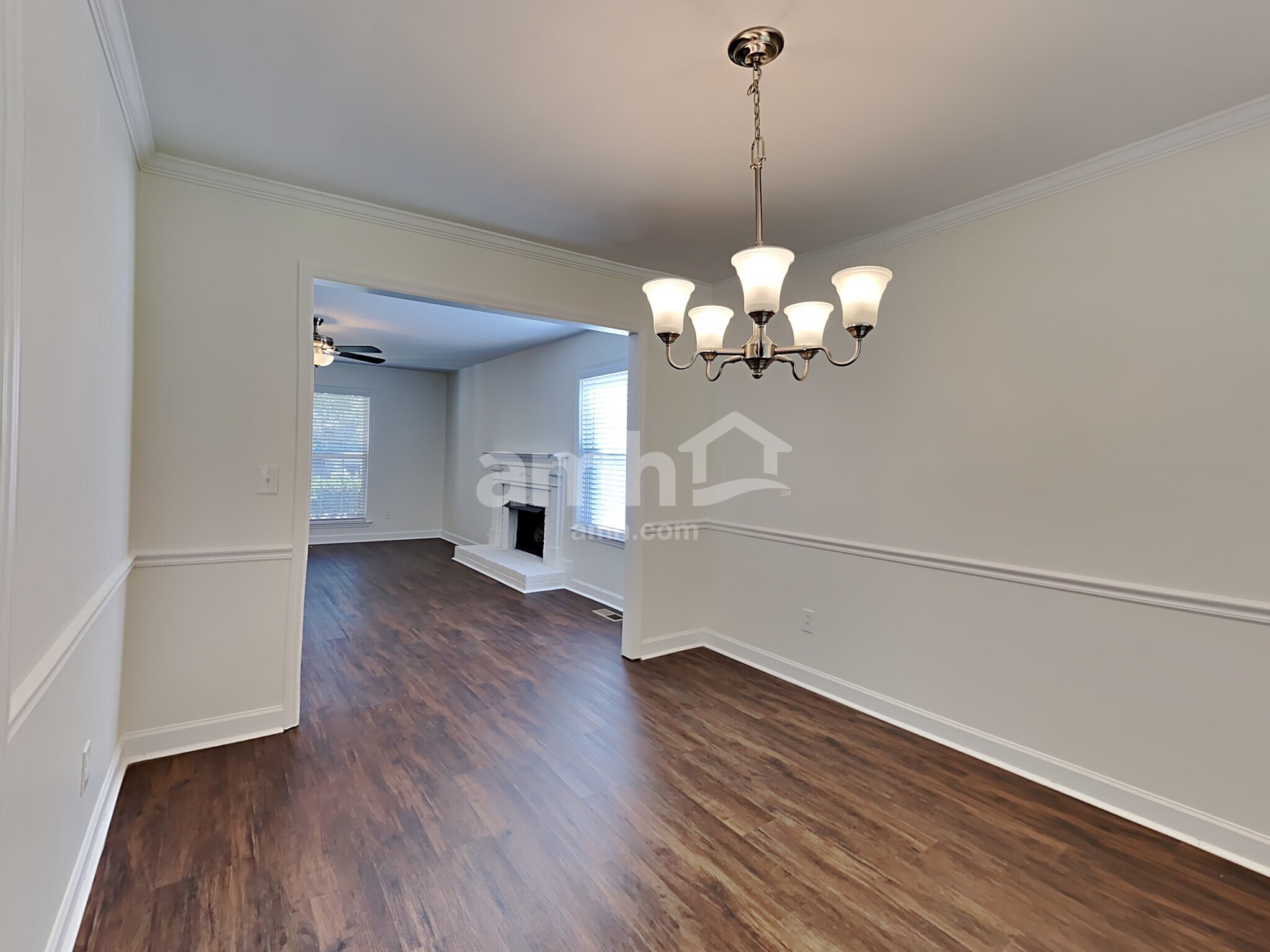 Building Photo - 2807 Sutherland Dr