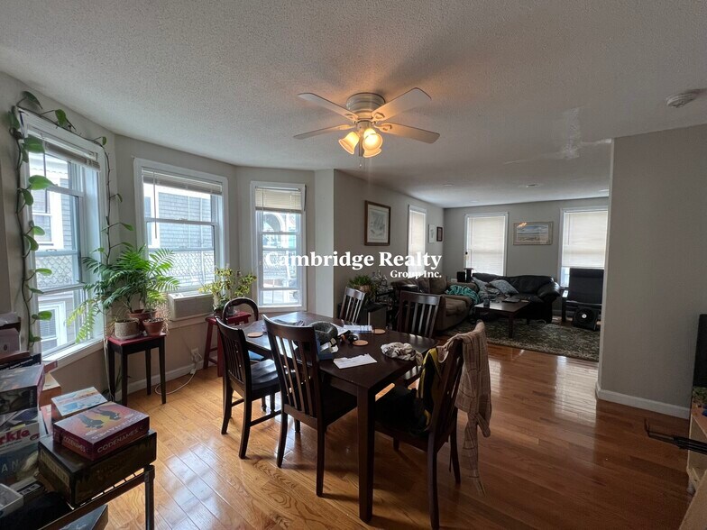 Building Photo - 11 Hudson St