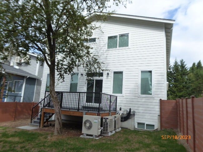 Building Photo - Newly Built 6 Bed 5.5 Bath Home in Kirkland