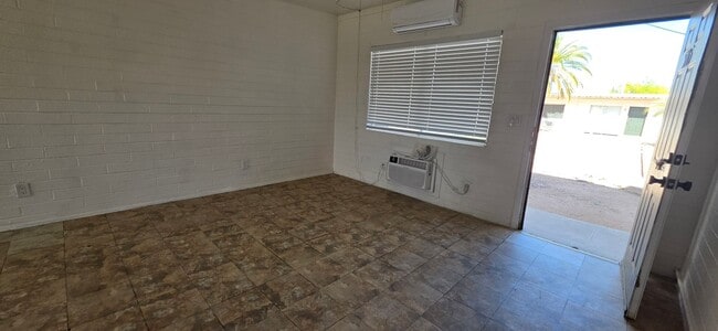 Building Photo - 2750 N Balboa Ave