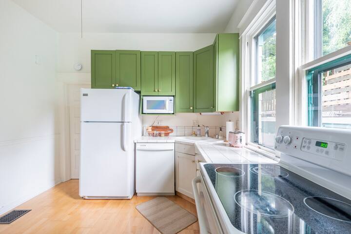 Building Photo - 1320 SE 28th Ave