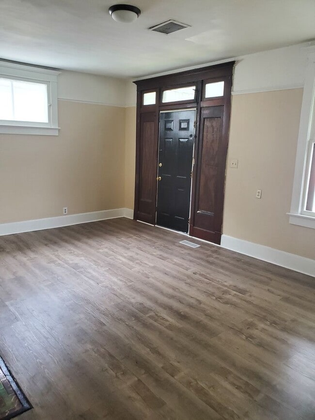 Building Photo - 3 Bed 1 bath house