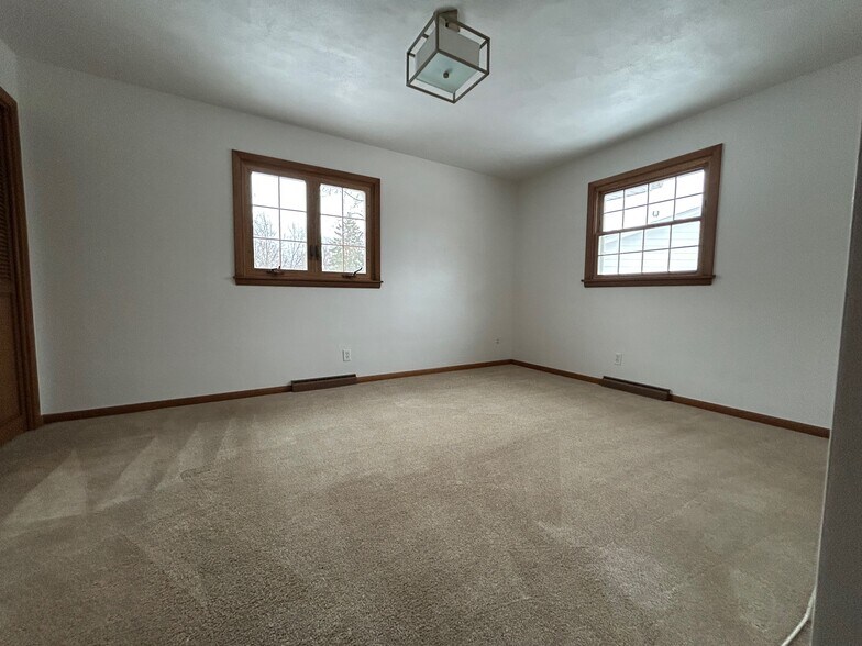 2nd Bedroom 14' x 11' - 1511 Hillcrest Ct