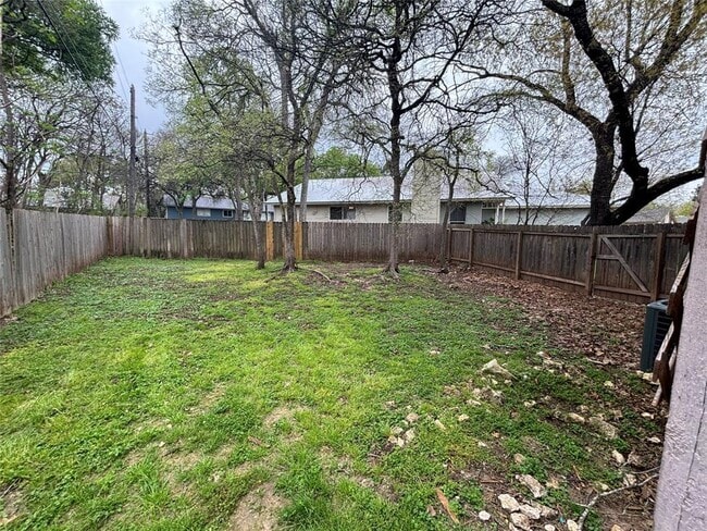 Building Photo - 2101 Granberry Dr