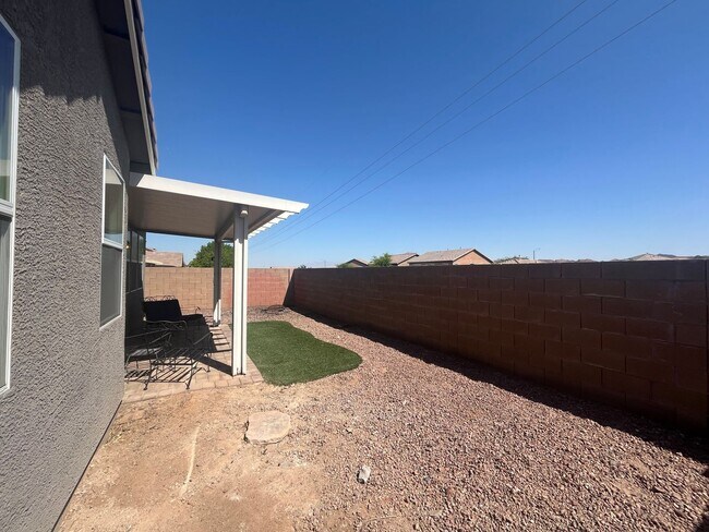 Building Photo - Stylish single-story living with 3 bedrooms, 2 baths, plus a versatile den — 1,489 sq ft of comfo...