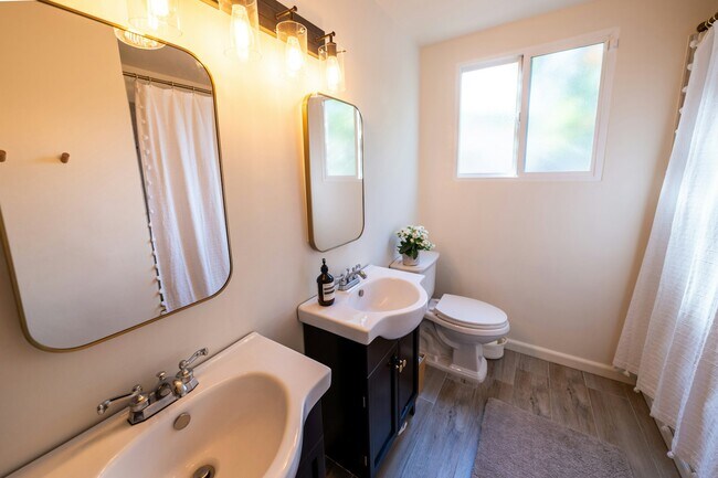 Building Photo - 2628 Hacienda Way