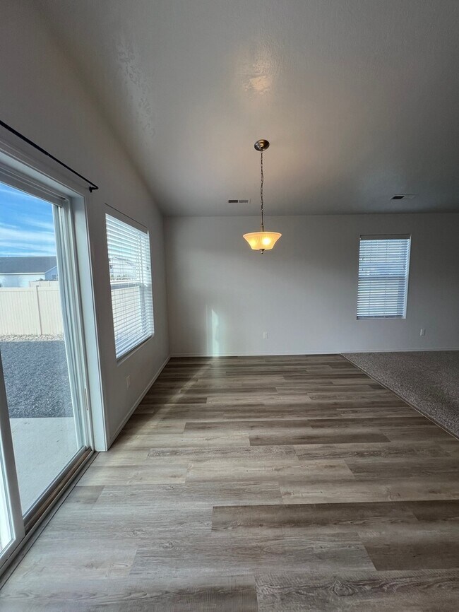 Building Photo - 3 Bed 2 Bath Nampa!