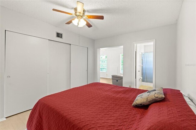 Building Photo - 2428 Columbia Dr