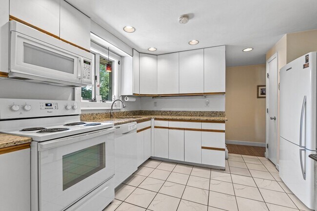 Building Photo - 21 Wethersfield Rd