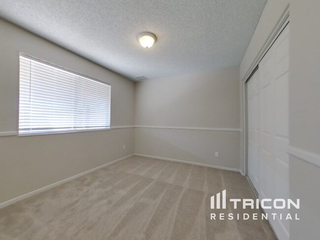 Building Photo - 4925 W Mescal St