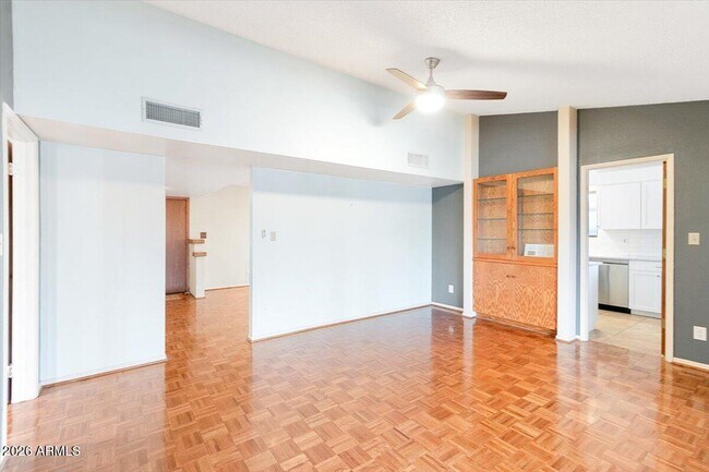 Building Photo - 1118 E Laguna Dr